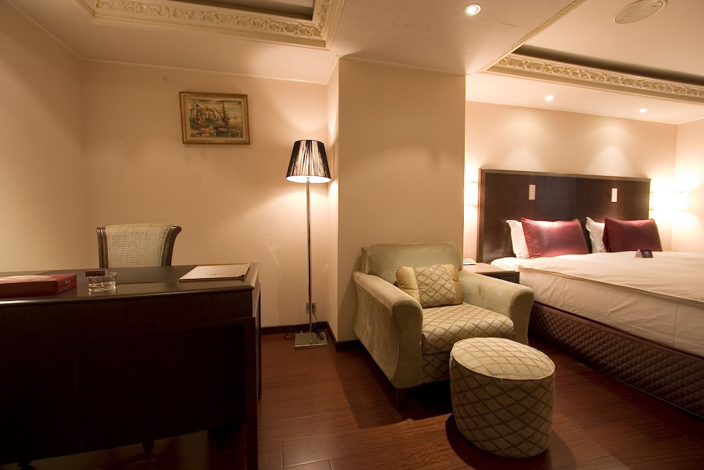Taipei Charming City Hotel Xinyi 8/28