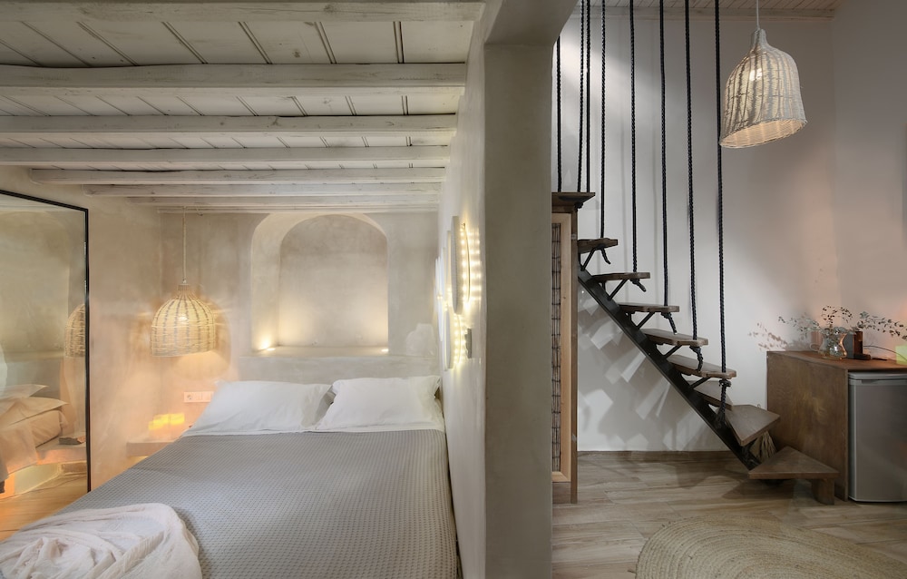 Maisonette, King Bed, Outdoor Jetted Tub, Annex