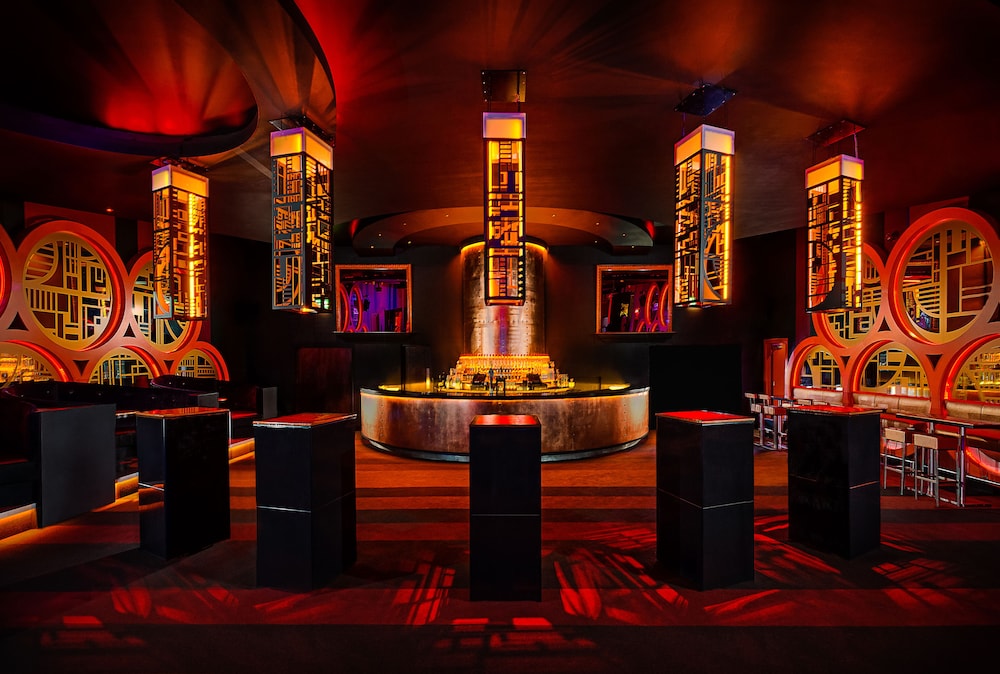 Queens Hotel And Nightclub 21/22