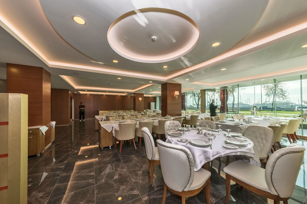 Cevheri S Hotel 33/53