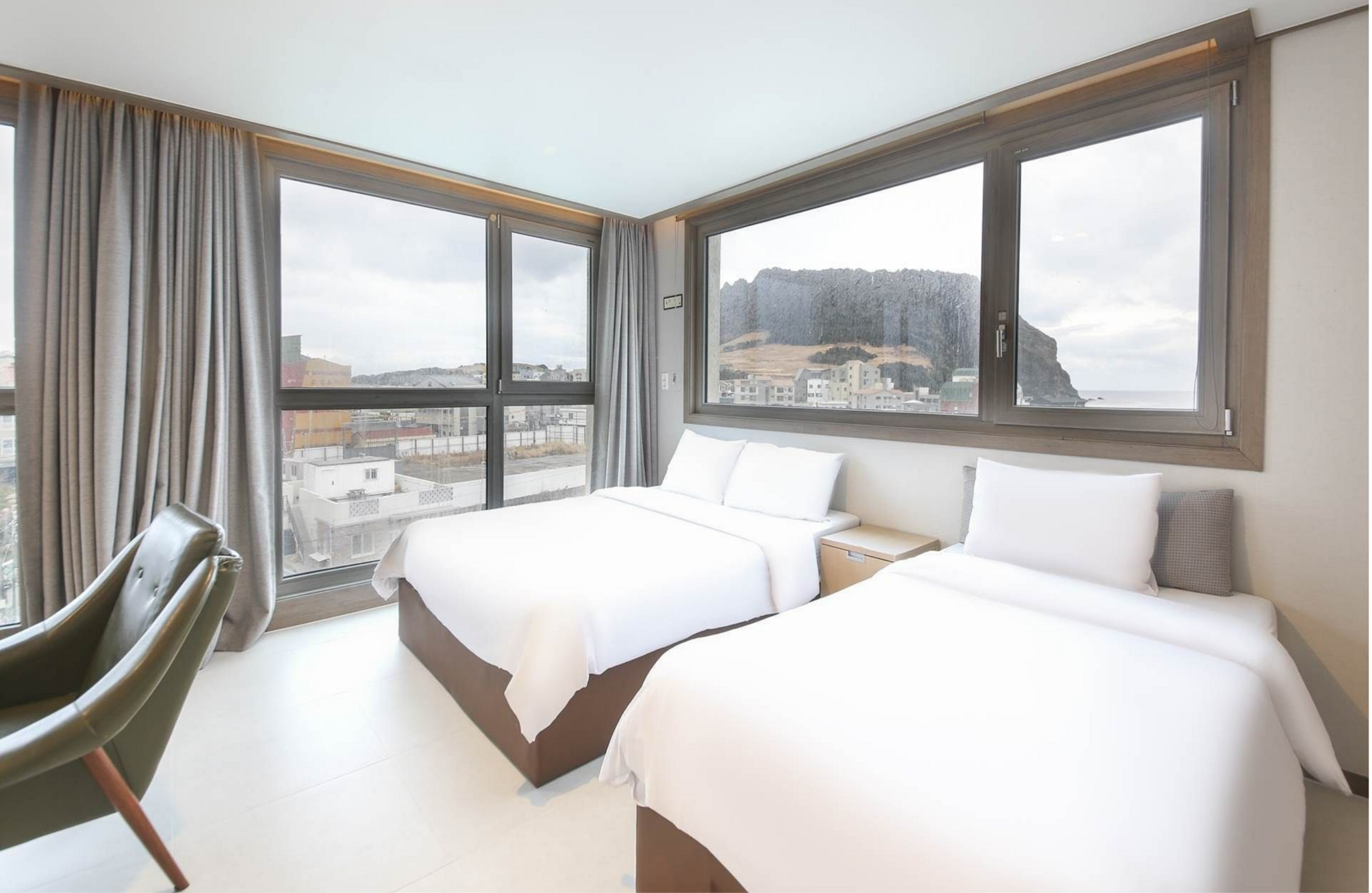 Semi Room, Superior, 1 Queen and 1 Semi Double Bed, Corner