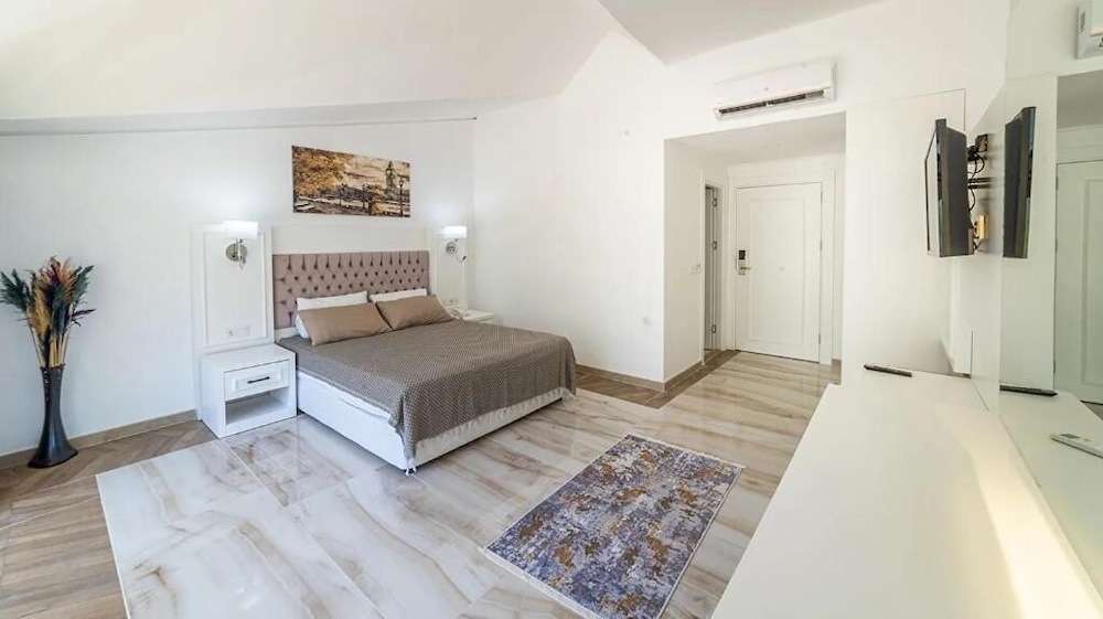 Cengiz Kaan Hotel 16/30