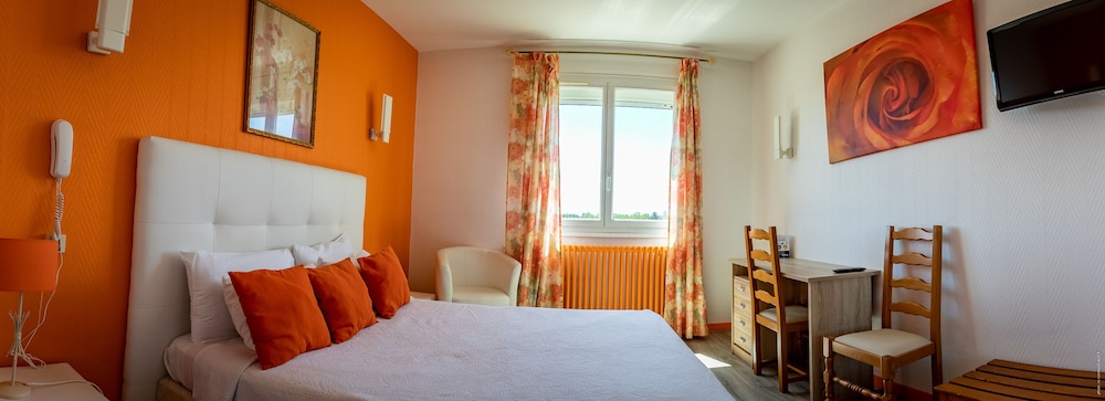 HOTEL CHRISTINA 33/57