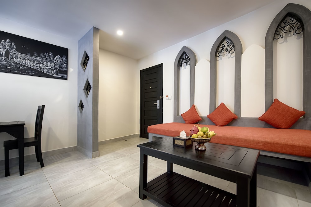 CENTRAL SUITE RESIDENCE 50/76