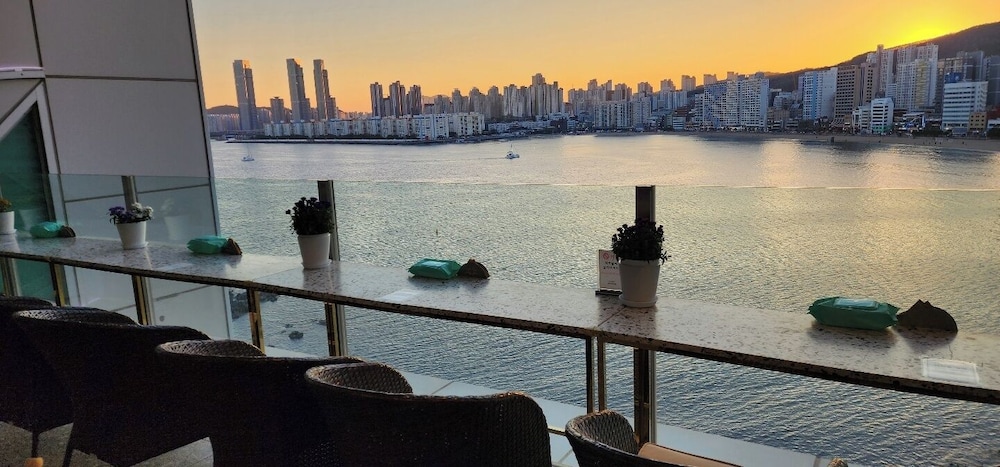 H Avenue Hotel Gwangali Beach 44/50
