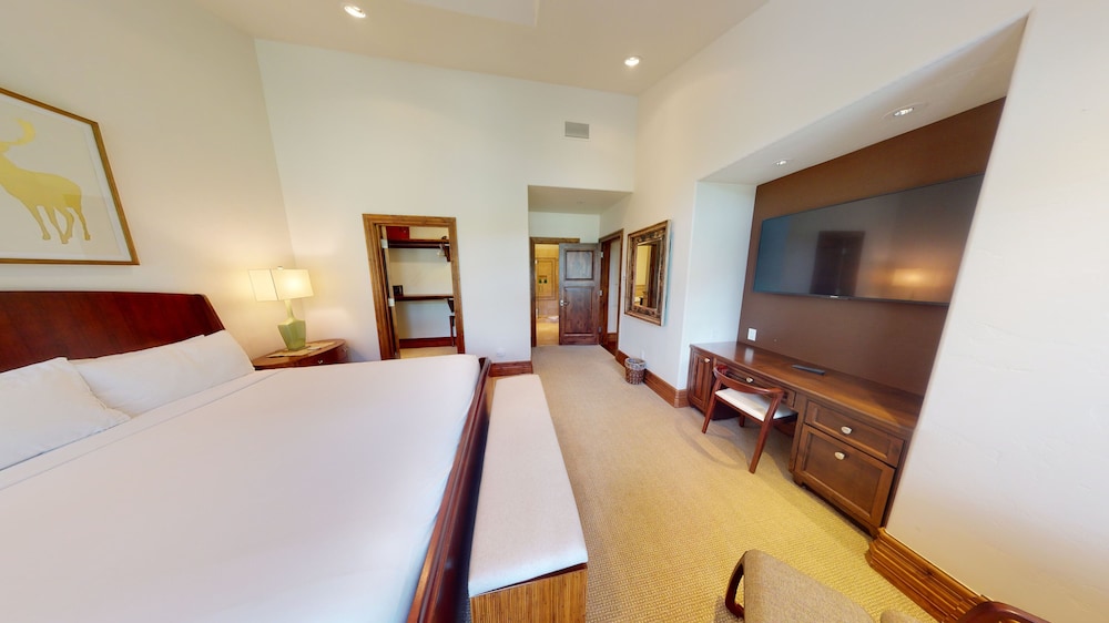 Penthouse, King and Queen Bed
