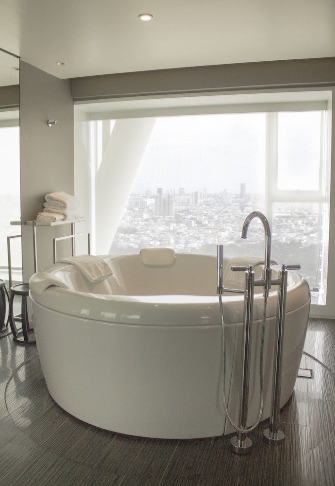 Mode Sathorn Hotel 73/73