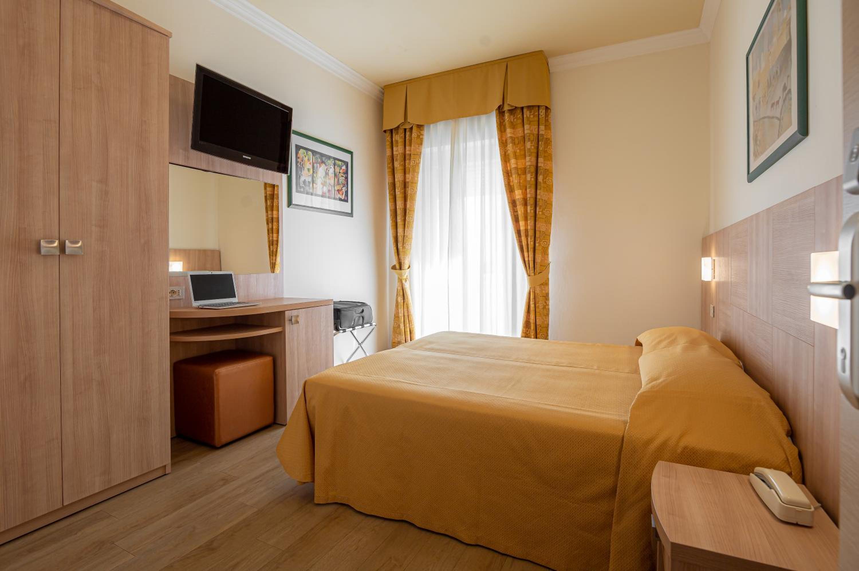 Hotel Corinna 19/50