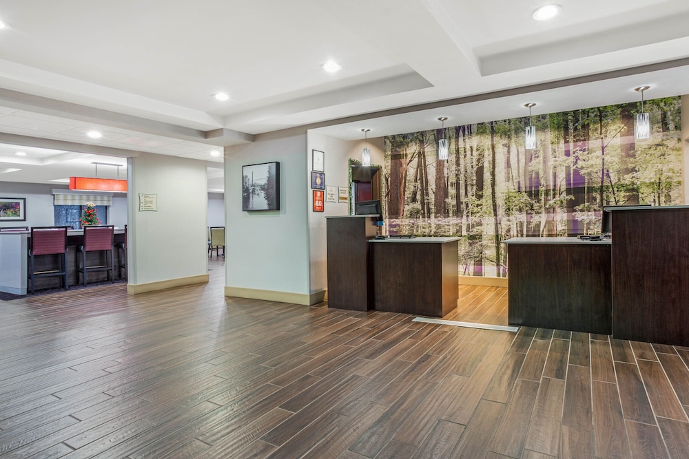 La Quinta Inn & Suites by Wyndham Norwich-Plainfield-Casino 5/33