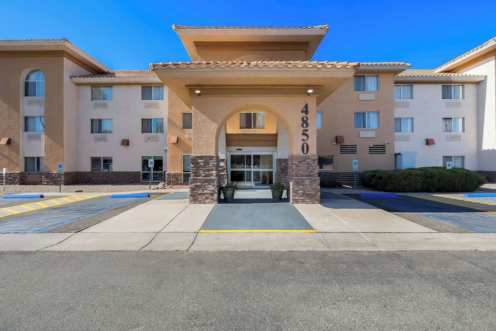 Comfort Inn & Suites Near Kino Sports Complex 52/58