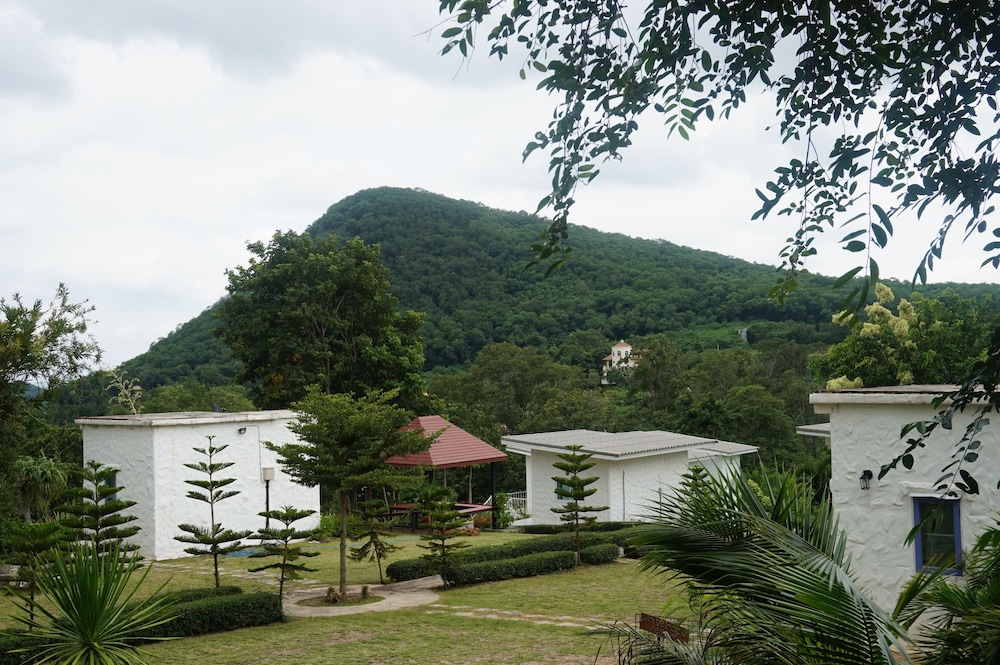 Whiterock Resort Pakchong 43/48
