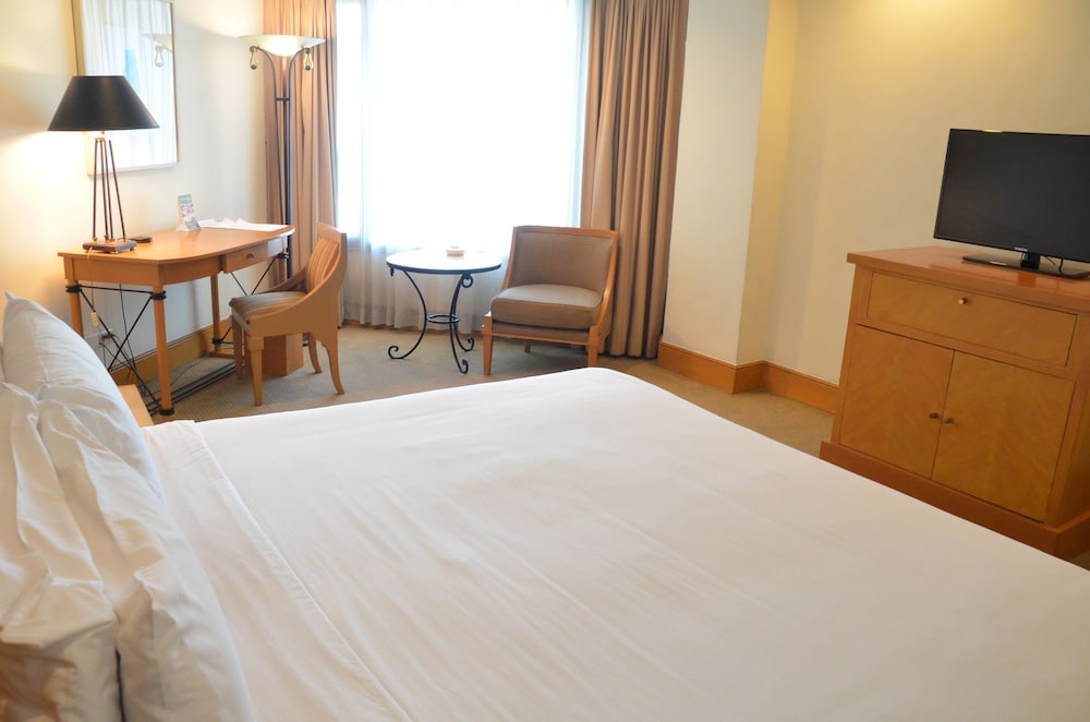 The Heritage Hotel Manila 30/100