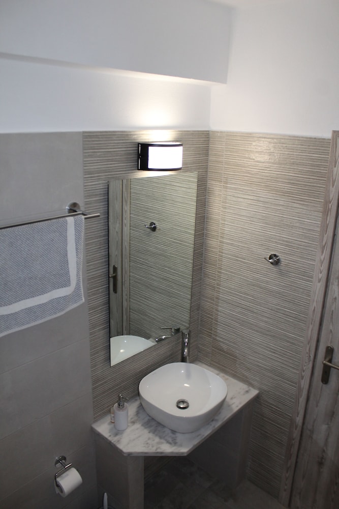 Zeus Hotel Ireon 41/42