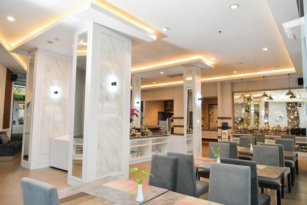 Front One Hk Resort Semarang 41/49