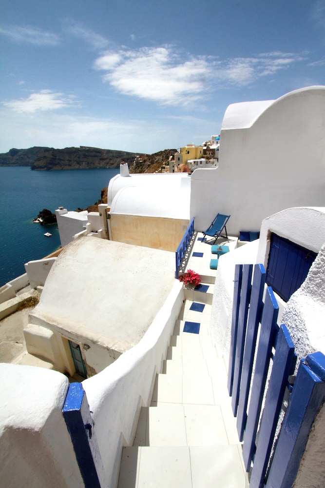 Blu Blanco Cave House 36/47