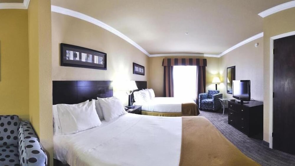Holiday Inn Express Hotel Suites Natchitoches 22/56