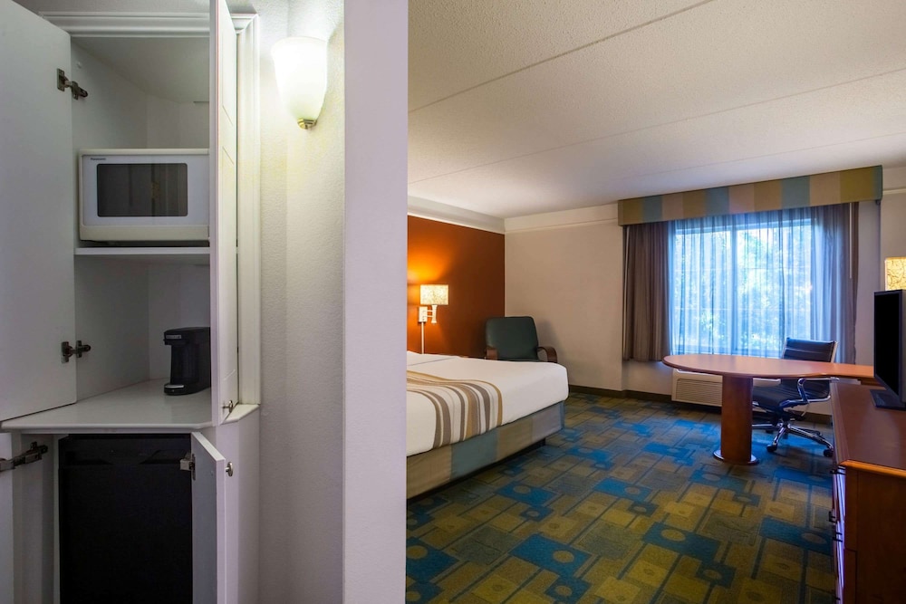 La Quinta Inn & Suites by Wyndham Charlotte Airport South 22/46