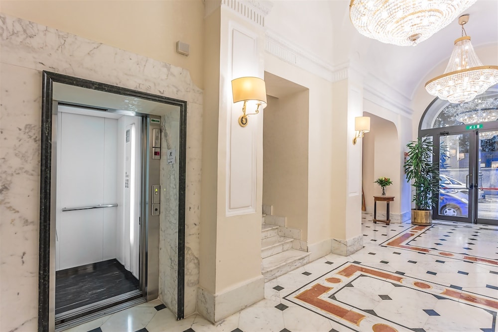 Raeli Hotel Lux 30/30
