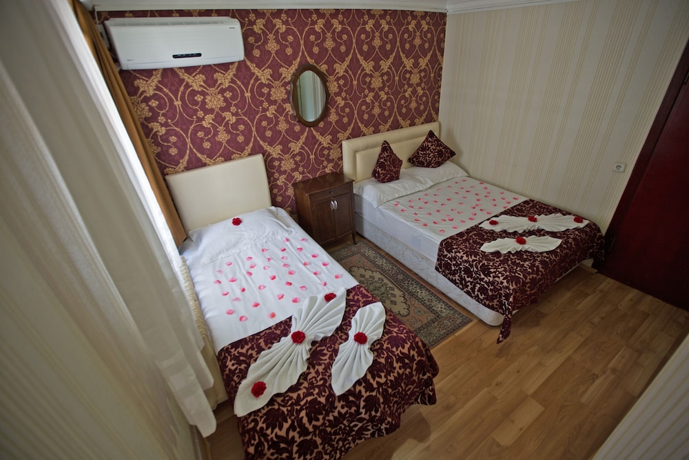 Sirkeci Emek Hotel 12/64