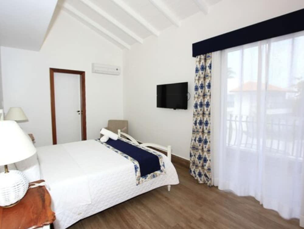 DELUXE, SUITE, POOL VIEW
