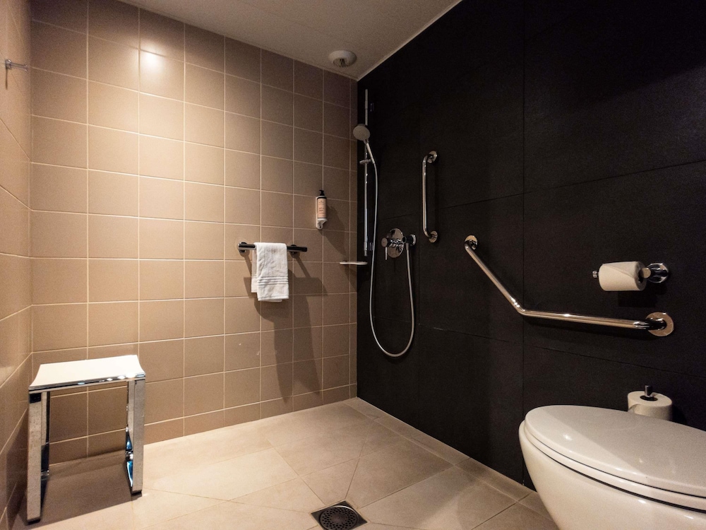 Mercure Paris Gare Montparnasse 84/84