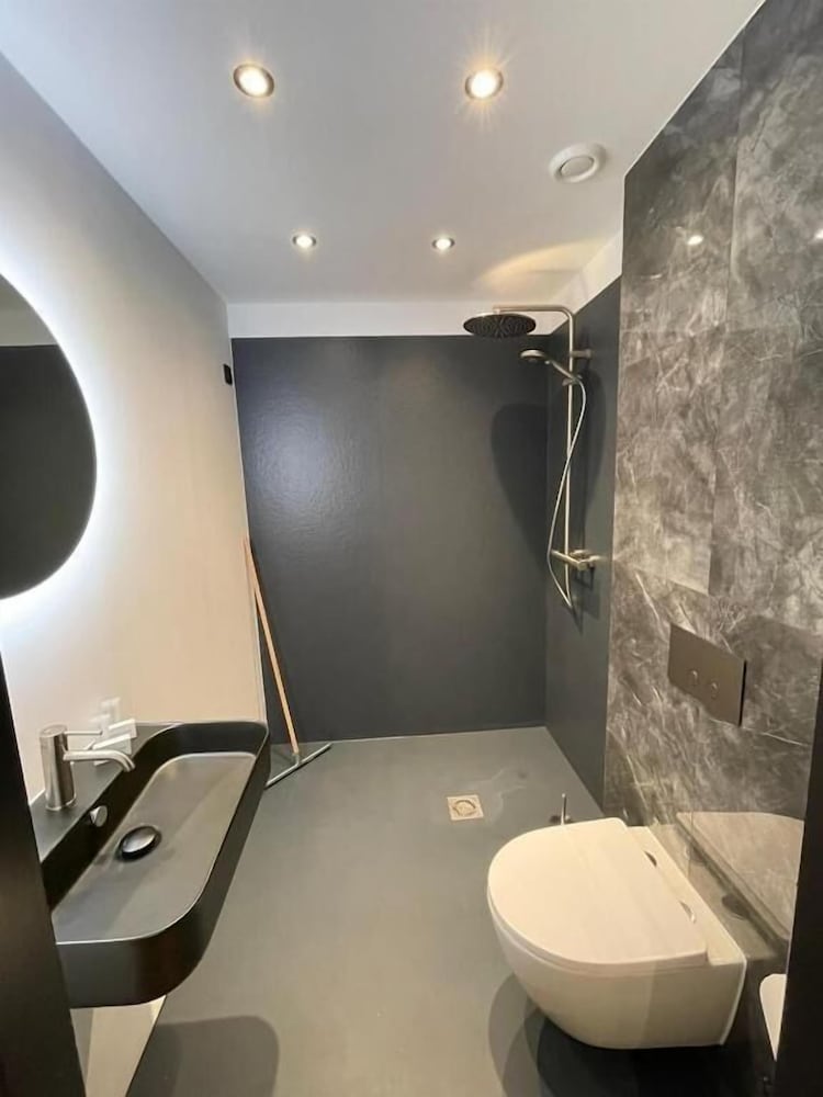 Hotel 83 30/31