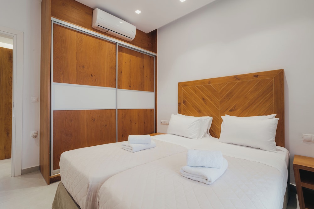 Junior Suite, Sea View, Sofa, Pool Exterior Entrance