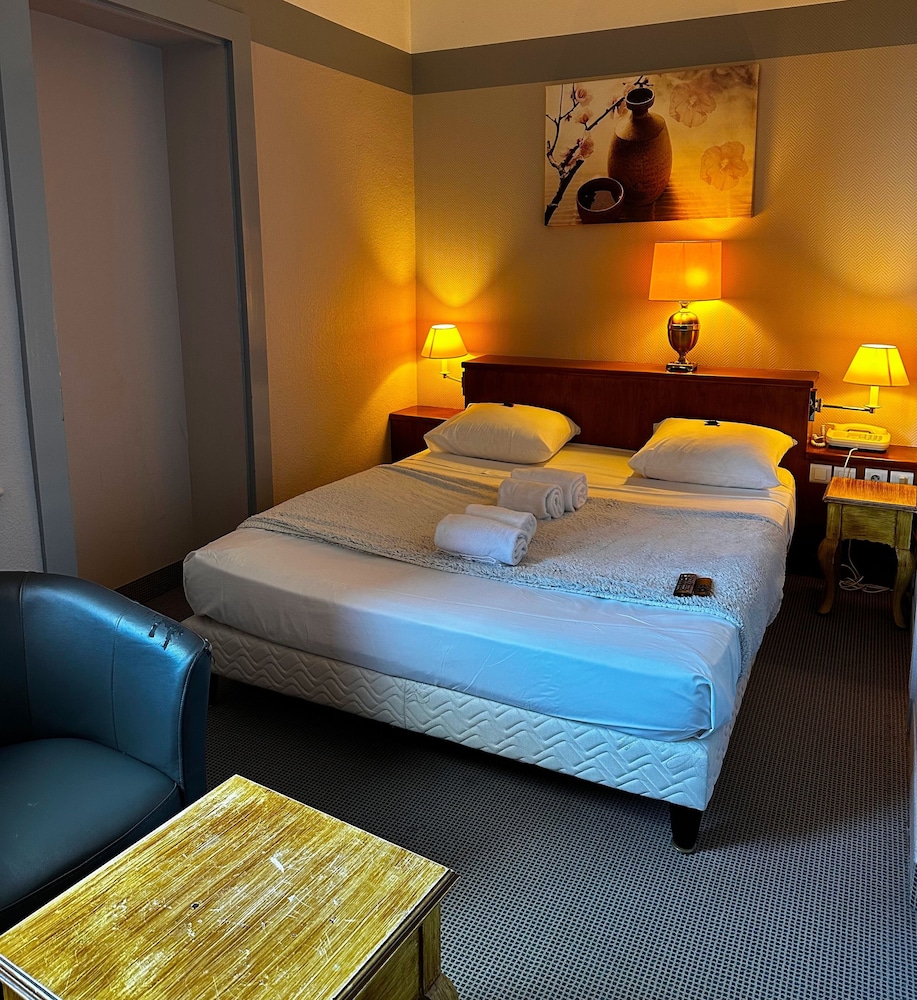 LOGIS HOTEL AU TERMINUS 27/45