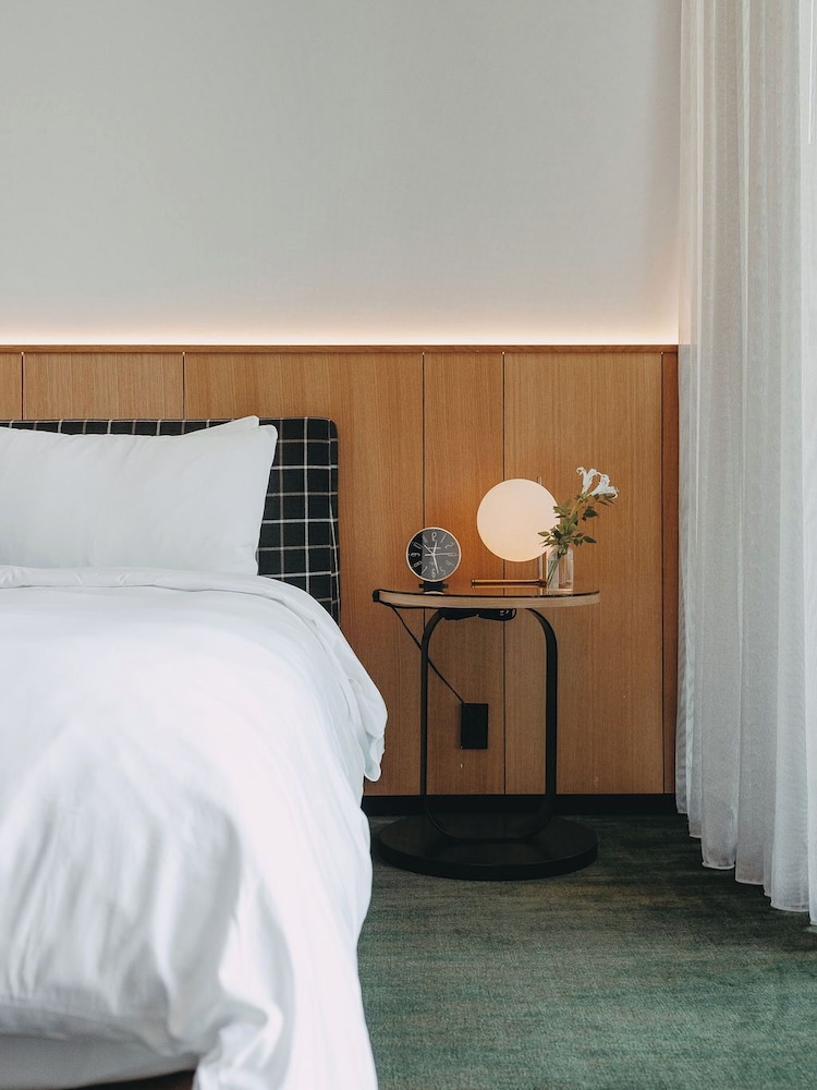STUDIO, SUITE, BALCONY