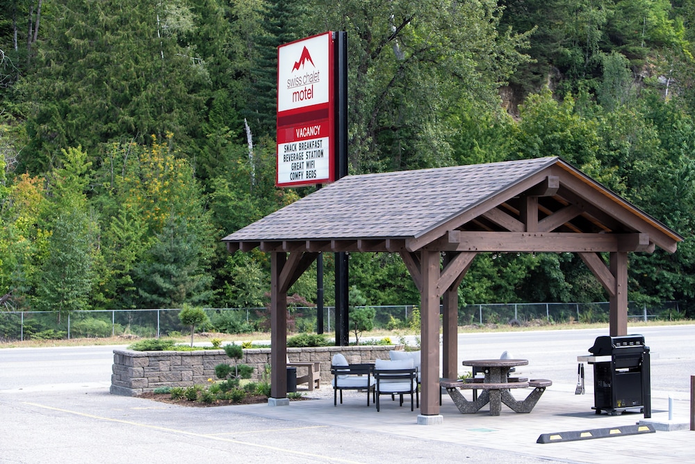 Swiss Chalet Motel 3/43