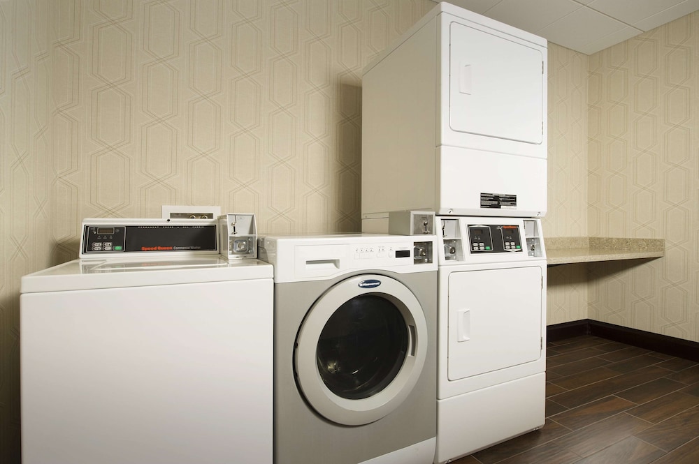 Hampton Inn & Suites Syracuse/Carrier Circle 19/47