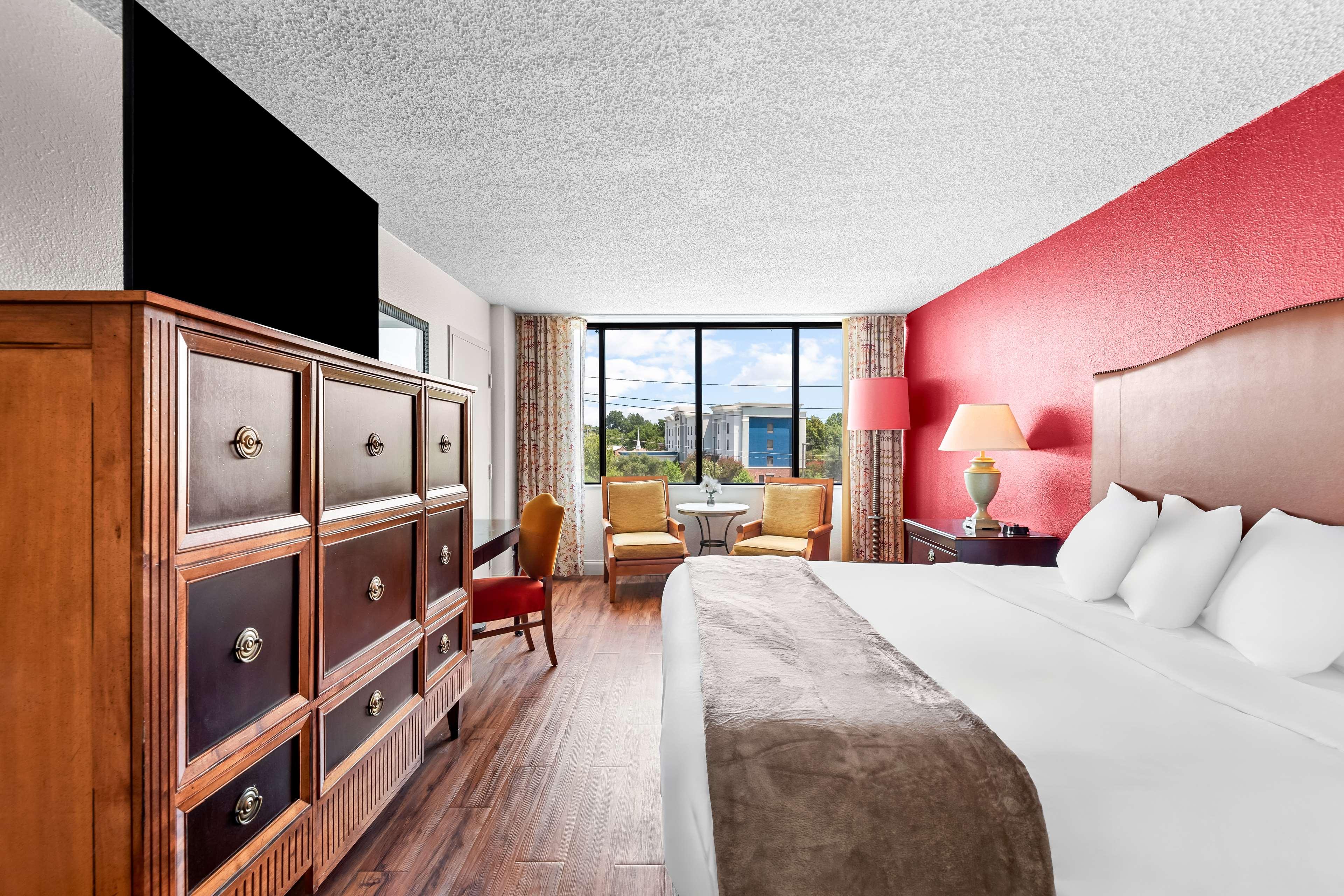 Flat, King Bed