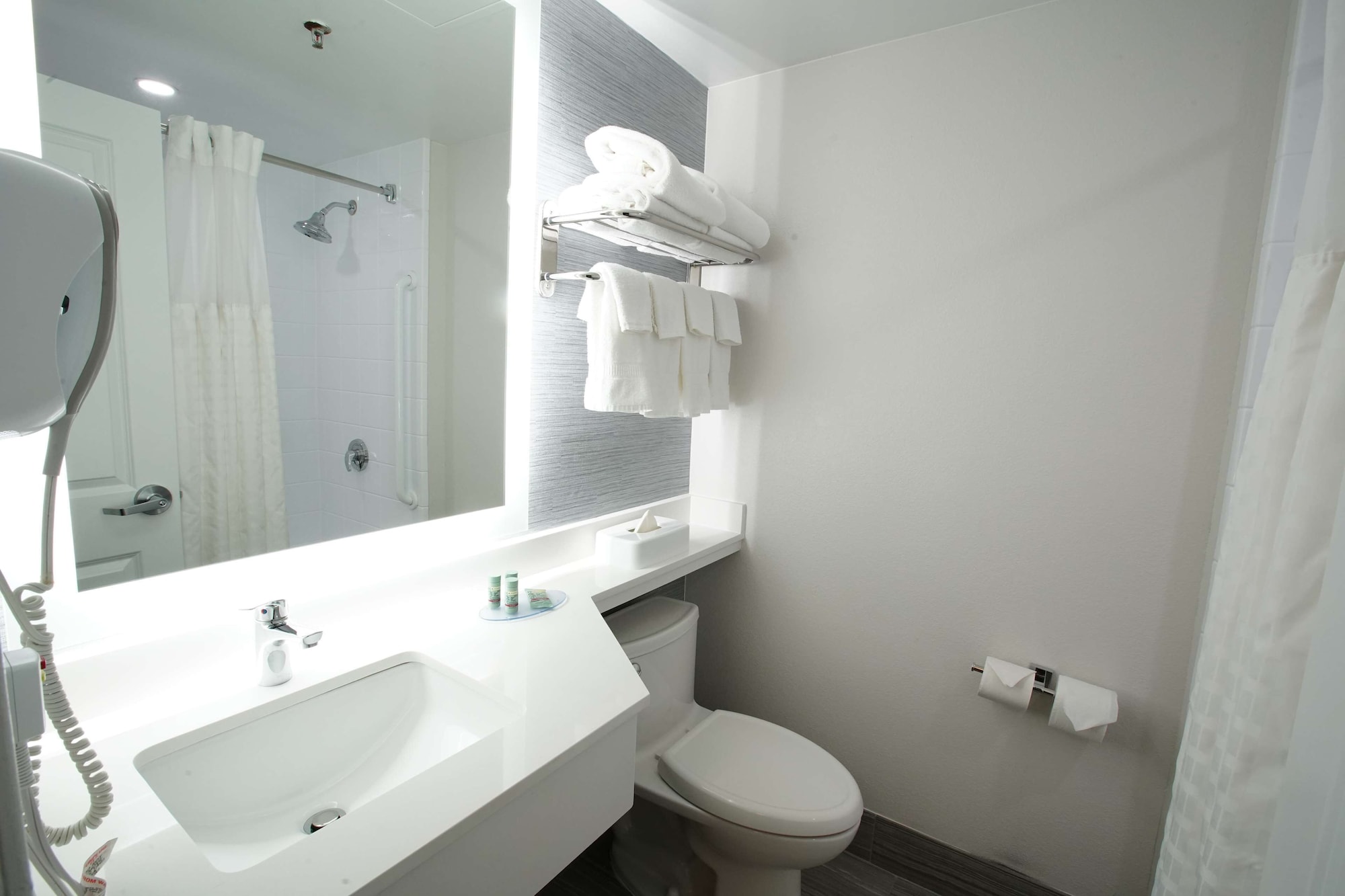 Standard, Single, 2 Queen Beds, Best Western Paramus Hotel & Suites 5/9