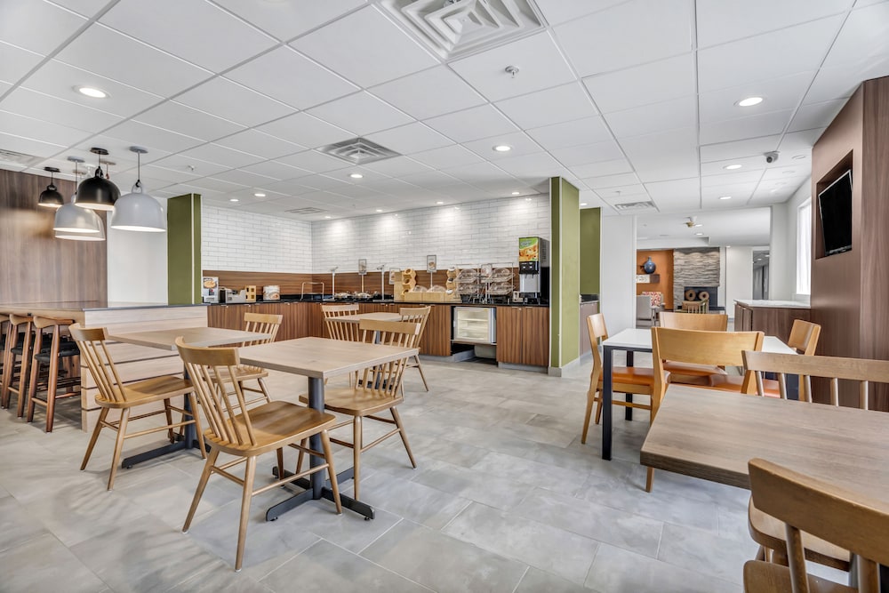 Fairfield Inn Suites Fort Worth Fossil Creek 24/25