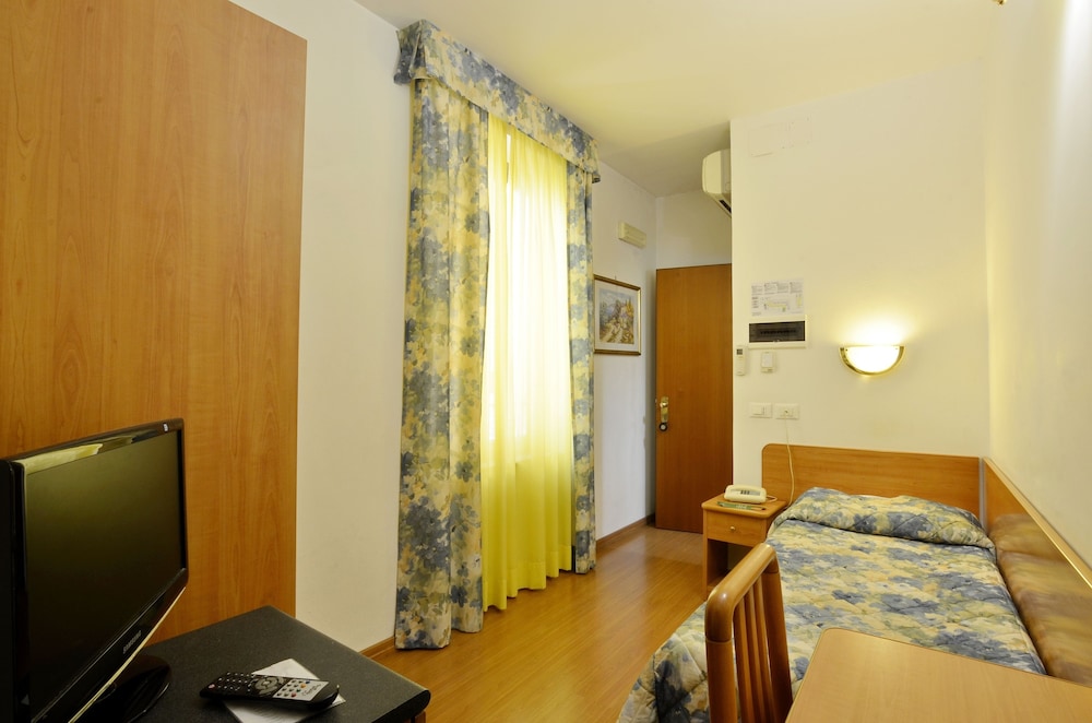 Tirreno Hotel 35/70