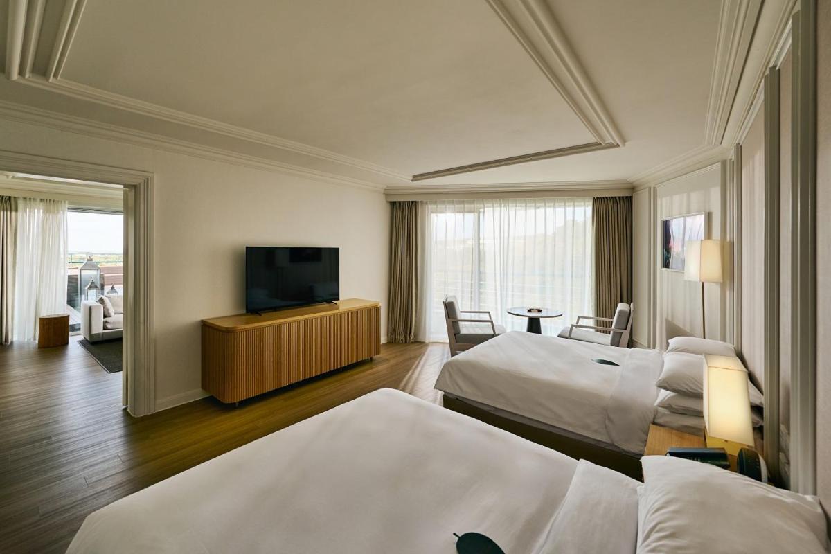 Luxury, Suite, Twin Beds, Garden View, Grand Josun Jeju 5/7