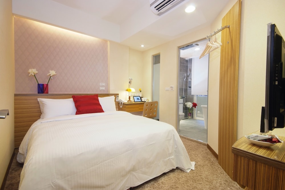 DELUXE, DOUBLE BED