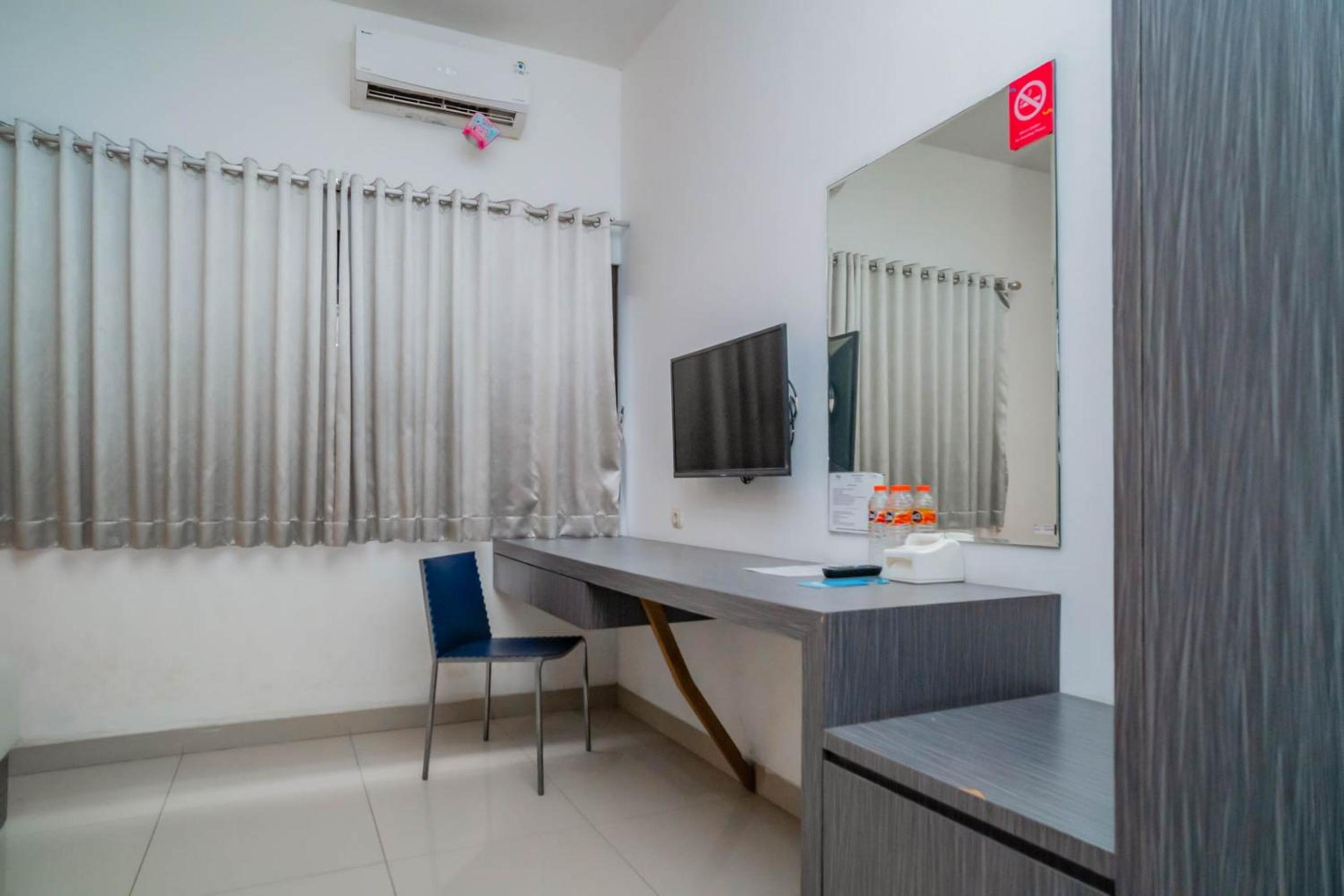 Sans Hotel Widarasari Cirebon 36/55