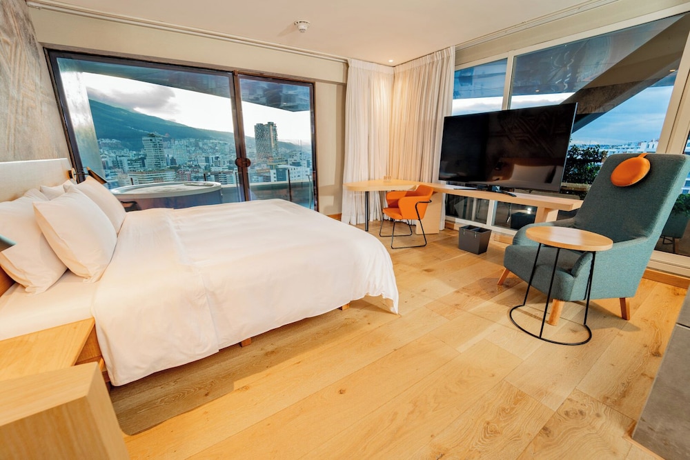 Go Quito Hotel 11/50
