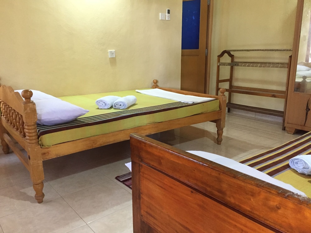 Lake View Home Stay Tangalle 15/15