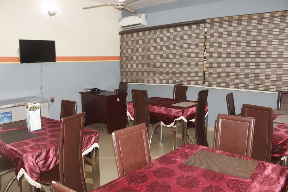 EMROSY HOTELS AND SUITES 41/50