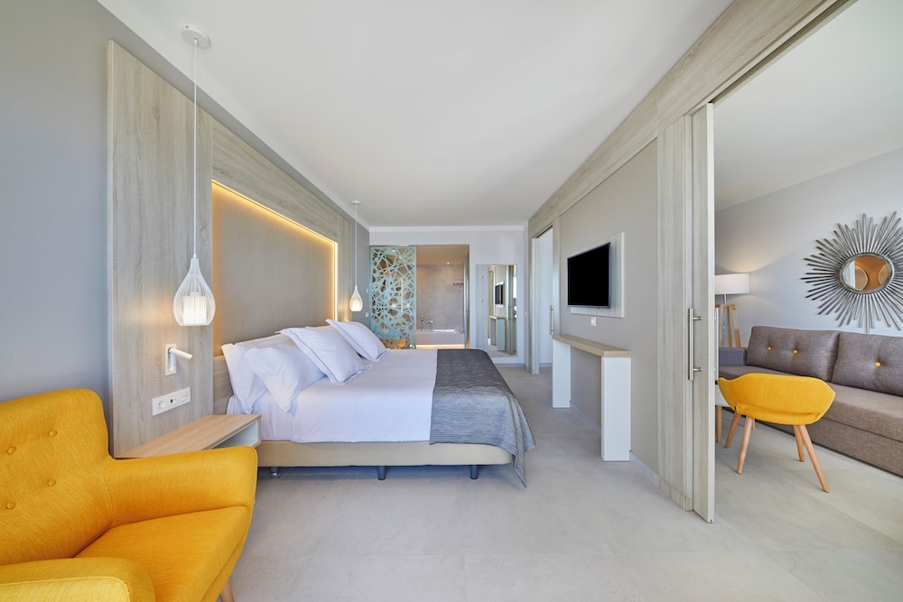Family Suite, Deluxe, King Bed, Sea View