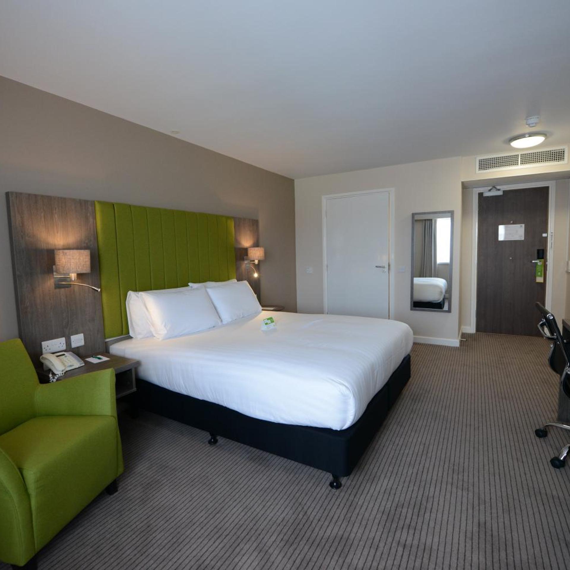 Standard, King Bed, Street View