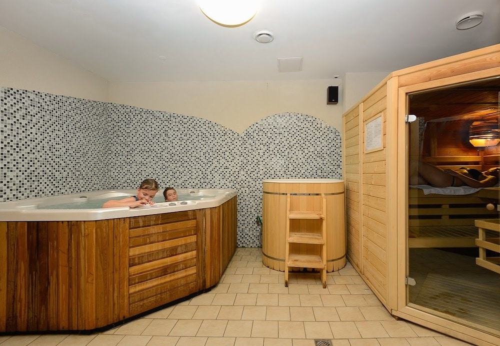 HOTEL CROCUS 20/50