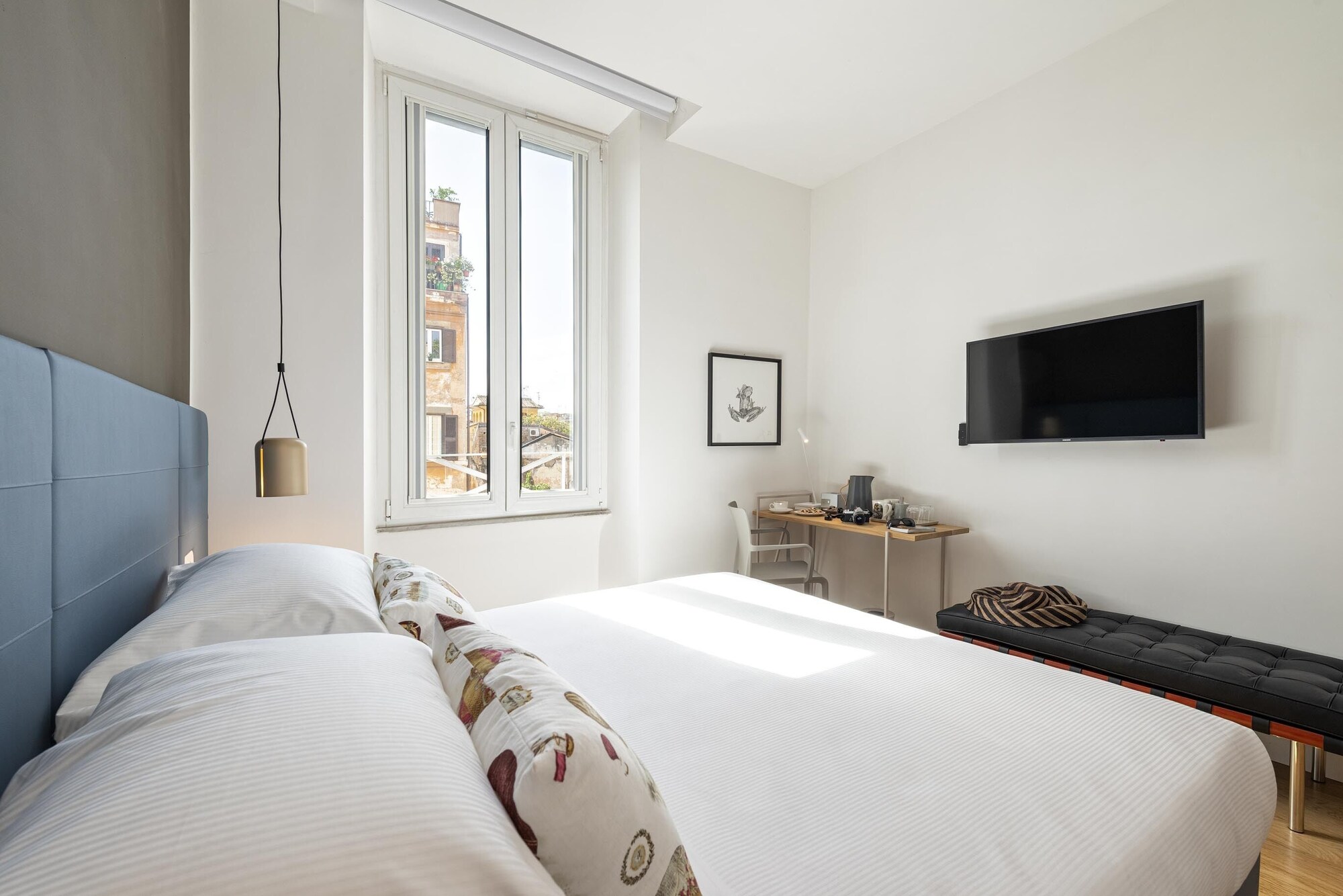 SUPERIOR, DOUBLE OR TWIN BED