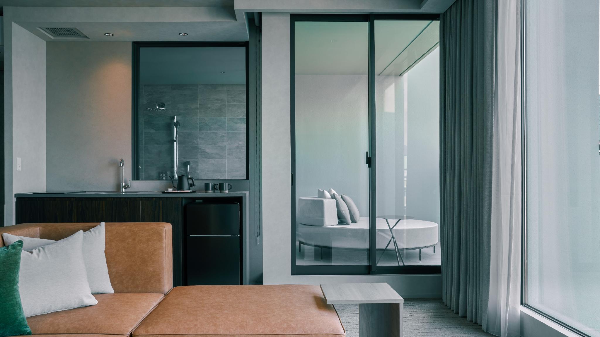 Suite, Twin Beds, Ocean View, Night View