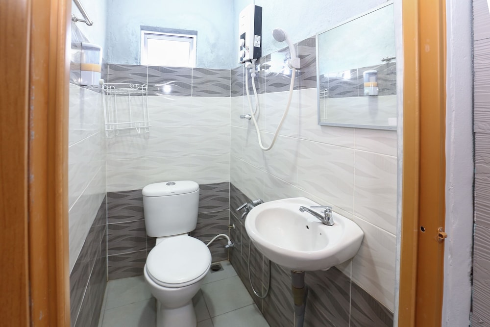 SPOT ON 89796 D'noor Budget Inn 27/27