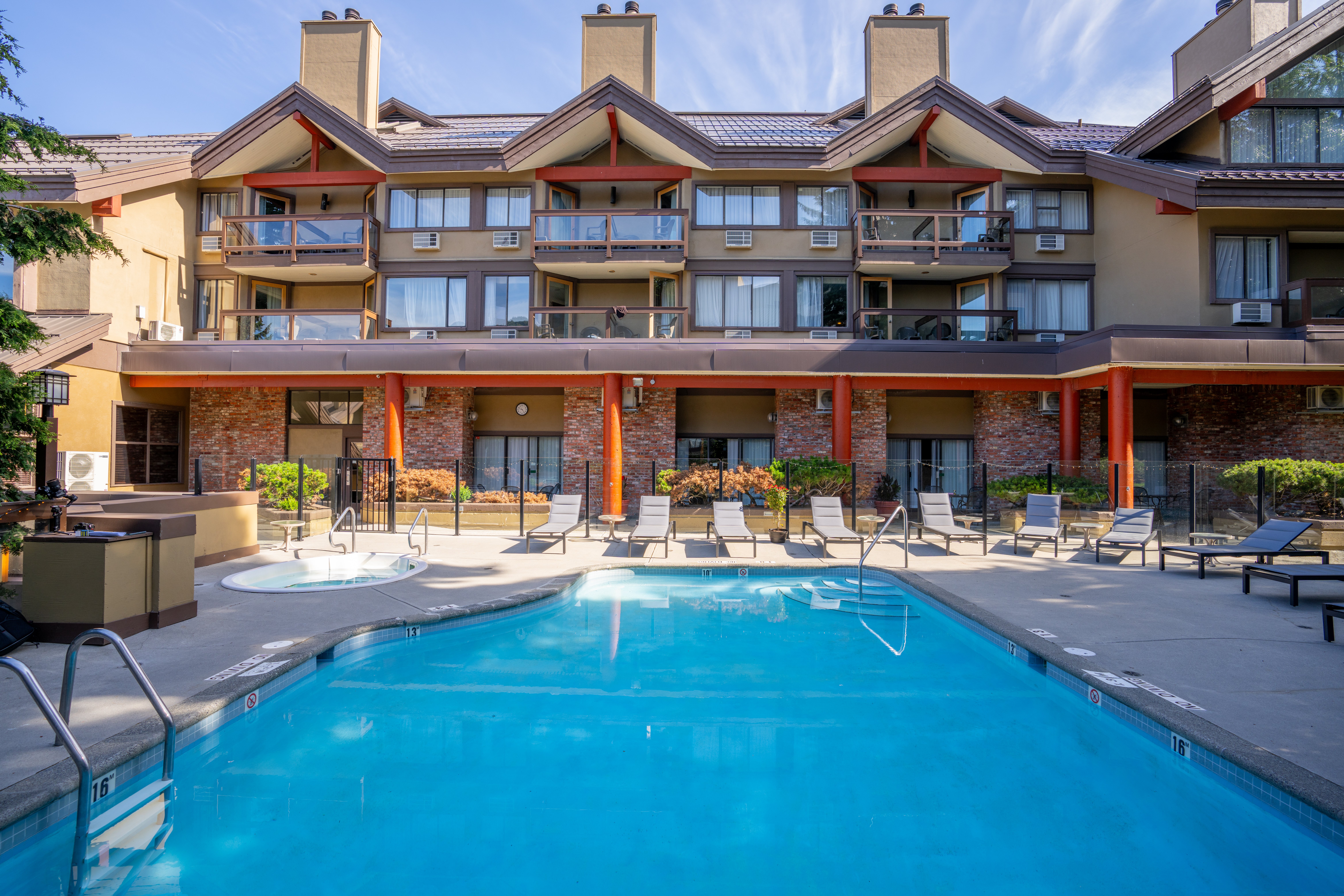 Whistler Village Inn Suites 4/73