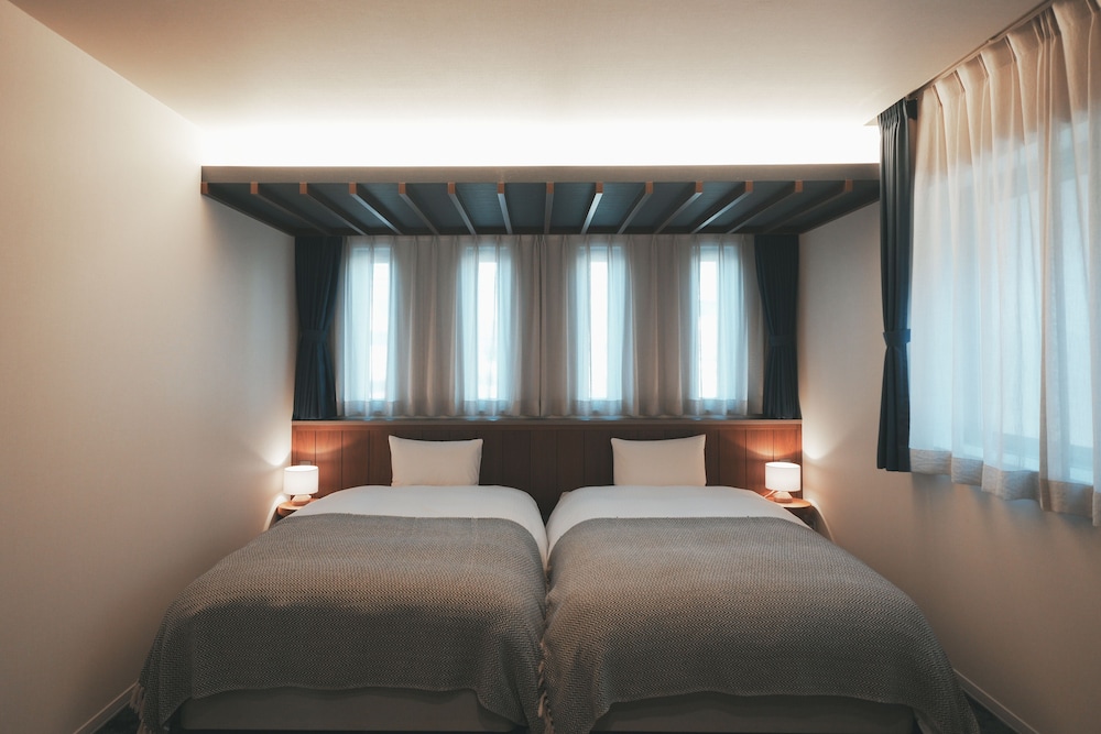 SUPERIOR, TWIN BEDS