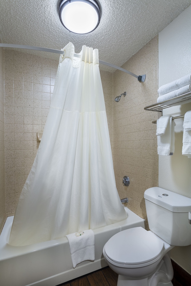 QUALITY INN AT ARLINGTON HIGHLANDS 29/44